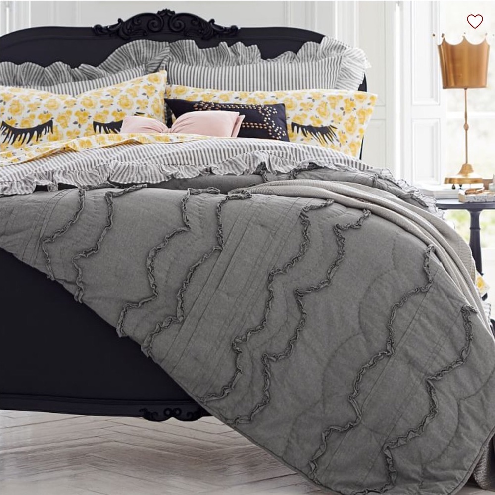 Pottery Barn Scallop Ruffle Quilt Twin/Twin XL gray